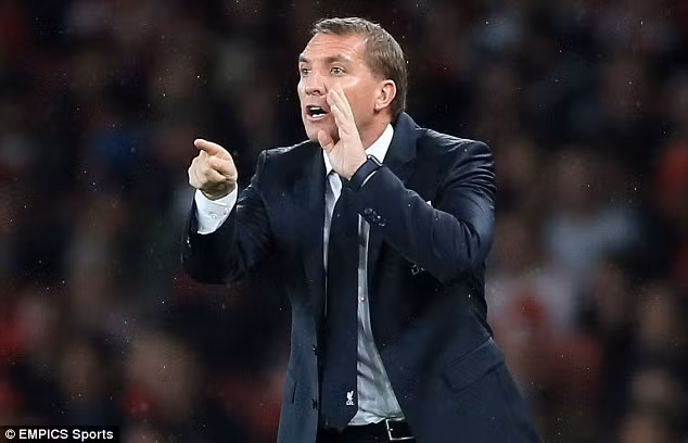 Cựu HLV Liverpool được đề cử thay Wenger: Mới đây, cây bút Jeremy Cross (Daily Star) đã “tiến cử” HLV Brendan Rodgers cho CLB Arsenal để tiếp quản chiếc “ghế nóng” của Arsene Wenger. Theo Cross, Rodgers có triết lý bóng đá rất phù hợp với đội bóng thành London. Bên cạnh việc tôn sùng lối chơi tấn công, chiến lược gia 44 tuổi còn là người quan tâm đến công tác đào tạo trẻ. Sau khi rời Liverpool, Brendan Rodgers phần nào tìm lại được danh tiếng khi đang cùng Celtic hướng tới ngôi vô địch Scotland mùa này với… 25 điểm nhiều hơn so với nhóm bám đuổi. Ảnh: Daily Mail.