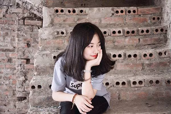 Cùng ngắm nhìn những hình ảnh xinh đến ngọt ngào của hot girl 10X đến từ Hà Tĩnh - Lê Quỳnh Anh. Ảnh sử dụng trong bài: Facebook nhân vật.