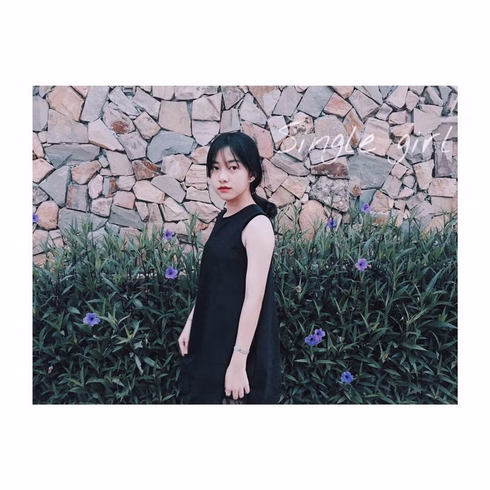 Dù chỉ có cao 1m55 nhưng trong tương lai hot girl 10X này vẫn mạnh dạn nghĩ tới nghề tiếp viên hàng không và thường xuyên trau dồi vốn từ tiếng Anh để hiện thực hóa mong ước này.