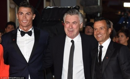 CR7 cùng HLV Ancelotti và người đại diện của anh là "siêu cò" Jorge Mendes.
