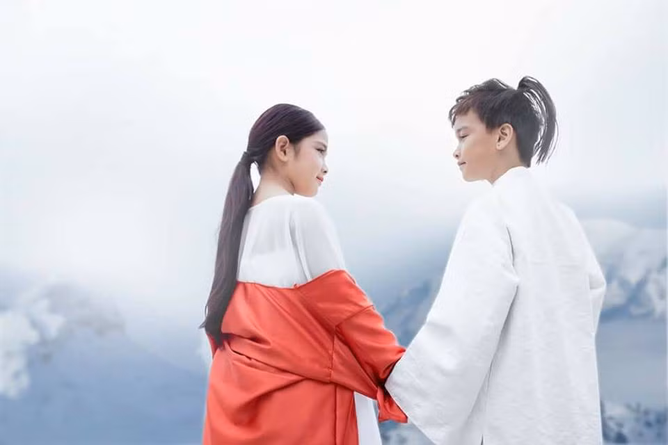 Để thực hiện được bộ ảnh này, ekip đã đến thung lũng Thung Khe (Đá trắng), Hòa Bình, đây cũng chính tại nơi thực hiện MV hot của ca sĩ Bảo Anh.