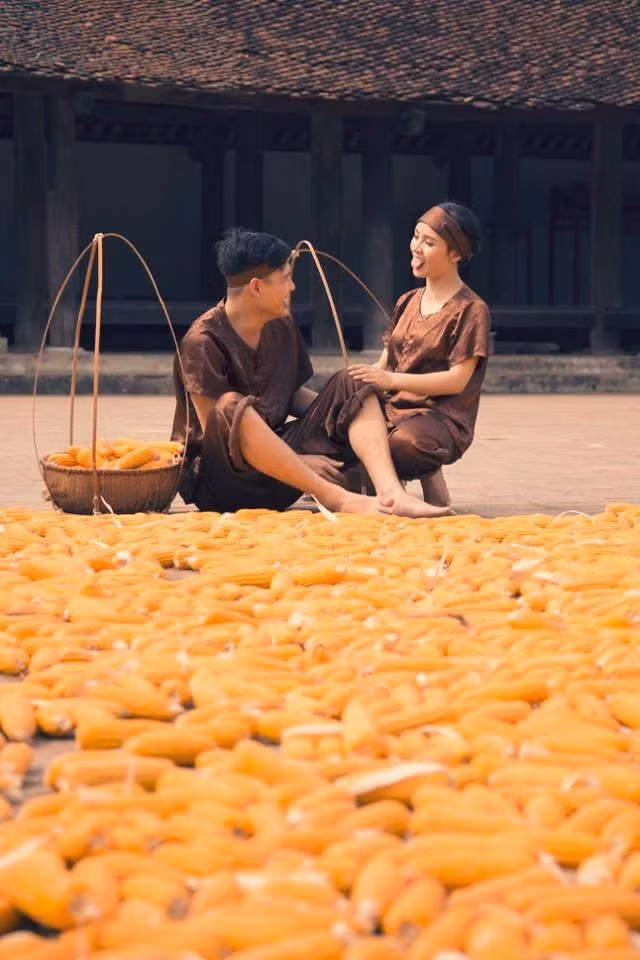 Hồng cho biết cả hai yêu khá... "sét đánh", cưới nhau sau tròn 4 tháng.