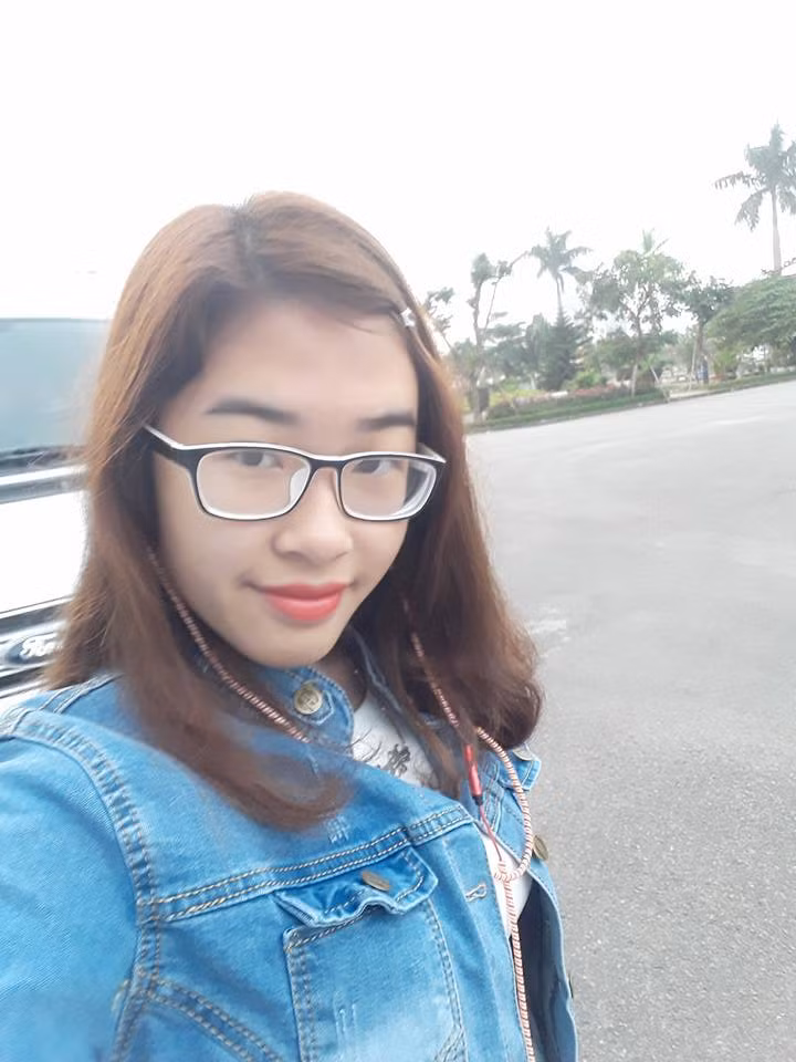 Chia sẻ về việc tình nguyện của mình Mai chia sẻ với nhiều người rằng, do nhà ở xa nên cô bạn phải dậy thật sớm buổi sáng, sau đó đi nhờ xe máy của bạn học đến điểm tiếp sức vì không thể tự lái xe máy. Buổi trưa, Mai ăn cơm hộp miễn phí rồi lại tiếp tục vào "ca" hỗ trợ thí sinh thi buổi chiều. Ảnh trong bài: Facebook nhân vật.