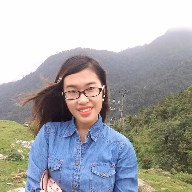 Ngay sau khi bức ảnh ghi lại khoảnh khắc nữ sinh tình nguyện viên khuyết tật được đăng tải, nó được rất nhiều người chú ý và danh tính của chủ nhân cũng được phát hiện, đó là Phạm Thị Hồng Mai (sinh năm 1997, tại Hải Phòng).