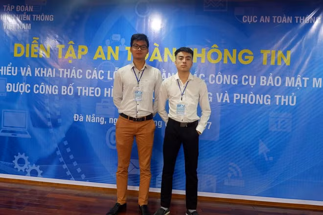 Là nhân viên của một công ty viễn thông chuyên xử lý những sự cố an ninh nên công việc chính của Thế Đạt phải gắn liền với chiếc máy tính. Tuy nhiên, để cân bằng giữa cuộc sống và công việc, cậu bạn 9X này thích về quê với gia đình, đi du lịch cùng bạn bè.