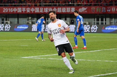 Ezequiel Lavezzi (Paris Saint-Germain sang Hebei China Fortune, tháng 2/2016, 5 triệu euro, 15,6 triệu euro/năm). Ảnh: Goal.