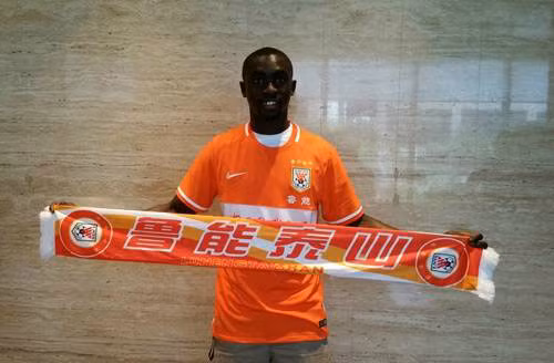 Papiss Cisse (Newcastle đến Shandong Luneng, tháng 7/2016, 7,5 triệu euro, không hé lộ mức lương).