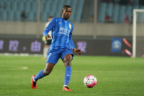 Bước qua bên kia sườn dốc sự nghiệp, thế nhưng cựu ngôi sao của Chelsea là Ramires vẫn được CLB Jiangsu Suning của Trung Quốc mang về với giá 32 triệu Euro và lương là 12,2 triệu Euro/ mùa.