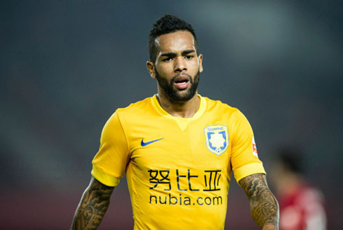 Alex Teixeira từng được rất nhiều đại gia tại châu Âu như Chelsea hay Bayern Munich thèm muốn. Thế nhưng, cựu ngôi sao của Shakhtar Donetsk đã chọn Jiangsu Suning là bến đỗ của mình với giá trị chuyển nhượng 32 triệu bảng.