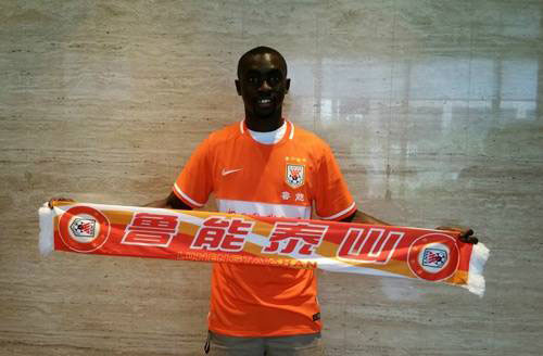 Papiss Cisse (Newcastle đến Shandong Luneng, tháng 7/2016, 7,5 triệu euro, không hé lộ mức lương).