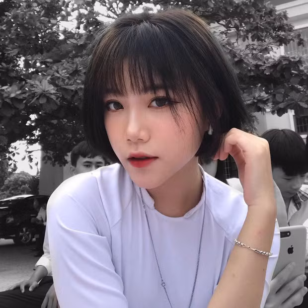 Bạn bè và gia đình vốn quen mắt với Lê Na trong mái tóc dài quen thuộc. Nhưng cách đây hơn 1 năm, nữ sinh 16 tuổi này quyết định "xuống tóc" ngắn hẳn.