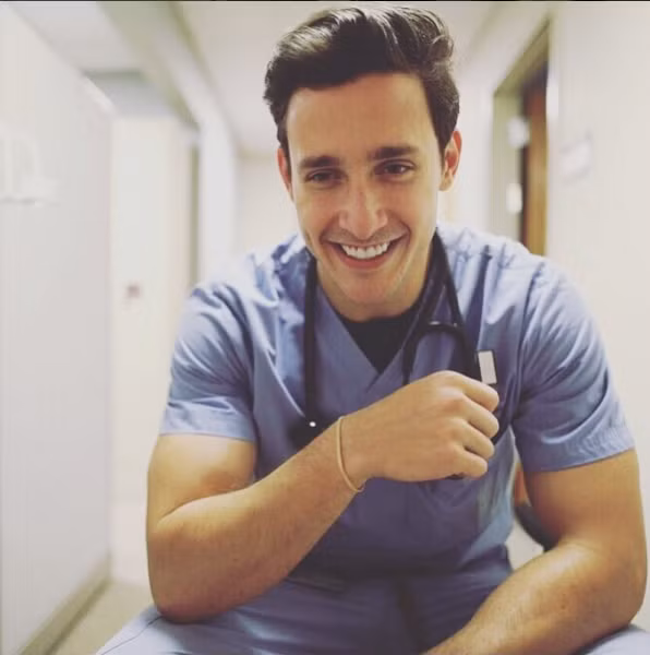 Nụ cười sáng cùng khuôn mặt gọn gàng giúp Mike ghi điểm nhanh chóng trong mắt các fan nữ.