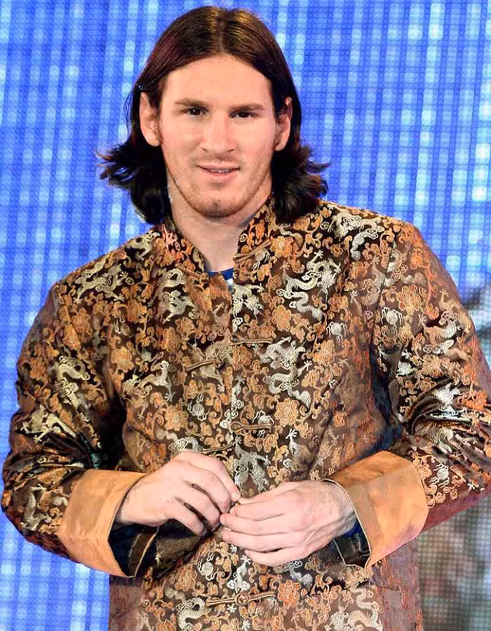 Messi cũng được coi là một thảm họa thời trang khi rất nhiều lần cầu thủ này mắc lỗi trong khâu ăn mặc.