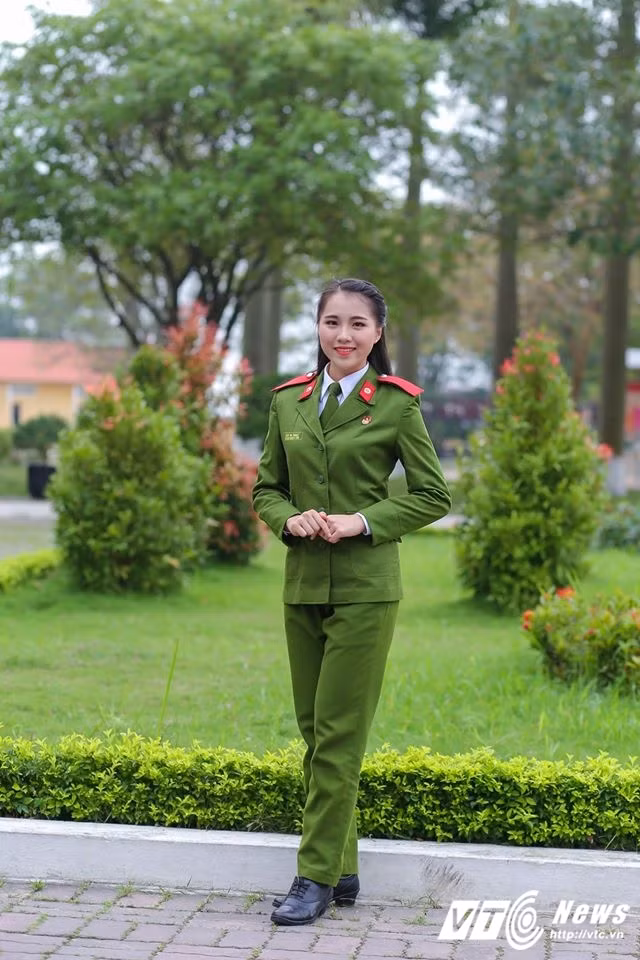 Luân Thị Trang (SBD 11), sinh năm 1996, chiều cao: 1m62, cân nặng: 50kg. Trang có năng khiếu: Múa, nhảy hiện đại và bạn có sở thích xem phim, nghe nhạc, thể thao và du lịch. Nữ sinh này có quan điểm sống: “Mọi công việc thành đạt đều nhờ vào sự kiên trì và lòng say mê”.