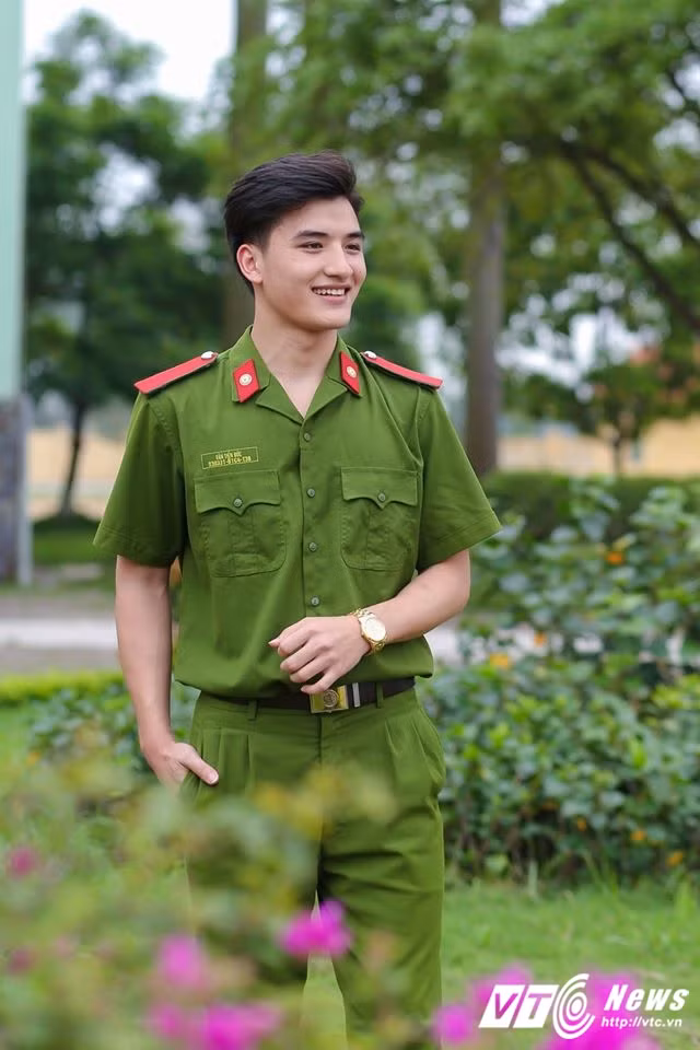 Văn Tiến Đức, sinh năm 1995, quê ở Hà Nam. Đức có chiều cao:1m74, cân nặng 63kg. Sở thích của Tiến Đức là ca hát và nghe nhạc.