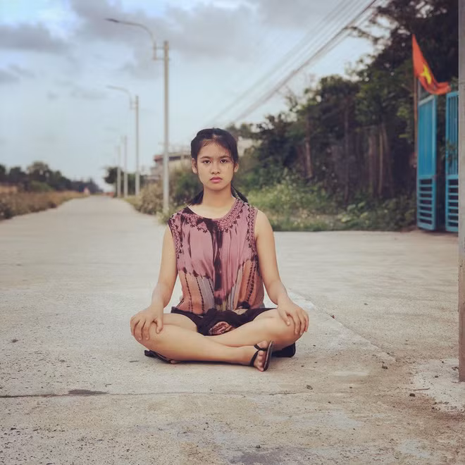 Nhìn những pha chuẩn bị hậu trường có tâm của bà mẹ này dưới đây, bạn sẽ càng thêm hiểu để có một tấm ảnh đẹp không hề đơn giản.