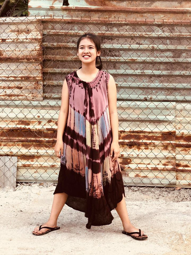 Chỉ từ những bối cảnh đơn giản như góc sân, chuồng gà hay chiếc giếng cạn mẹ con chị Minh Thu đã tạo ra những bức ảnh để đời.