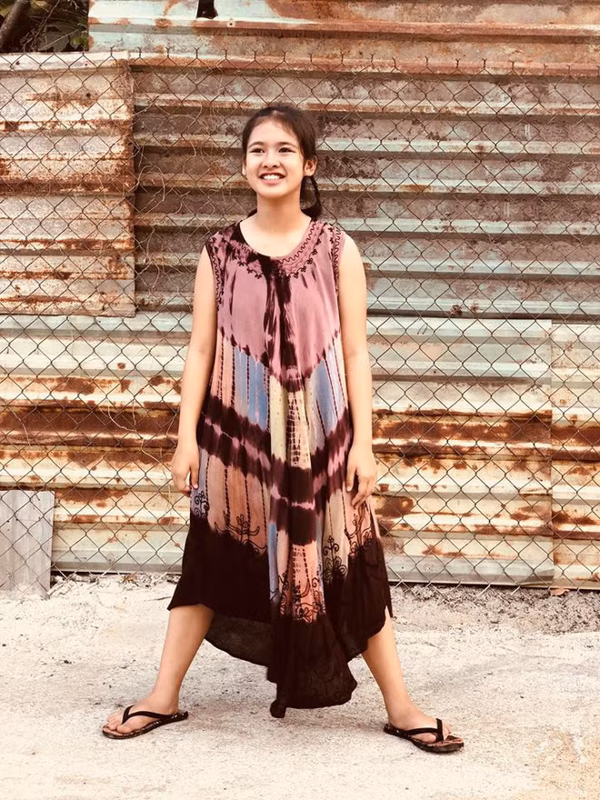 Chỉ từ những bối cảnh đơn giản như góc sân, chuồng gà hay chiếc giếng cạn mẹ con chị Minh Thu đã tạo ra những bức ảnh để đời.