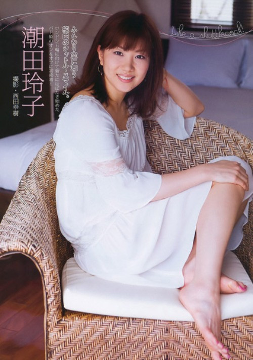 Mặc dù đã ngoài tuổi 30 nhưng cô luôn thu hút ánh mắt của mọi người xung quanh với vẻ đẹp trẻ trung của mình.