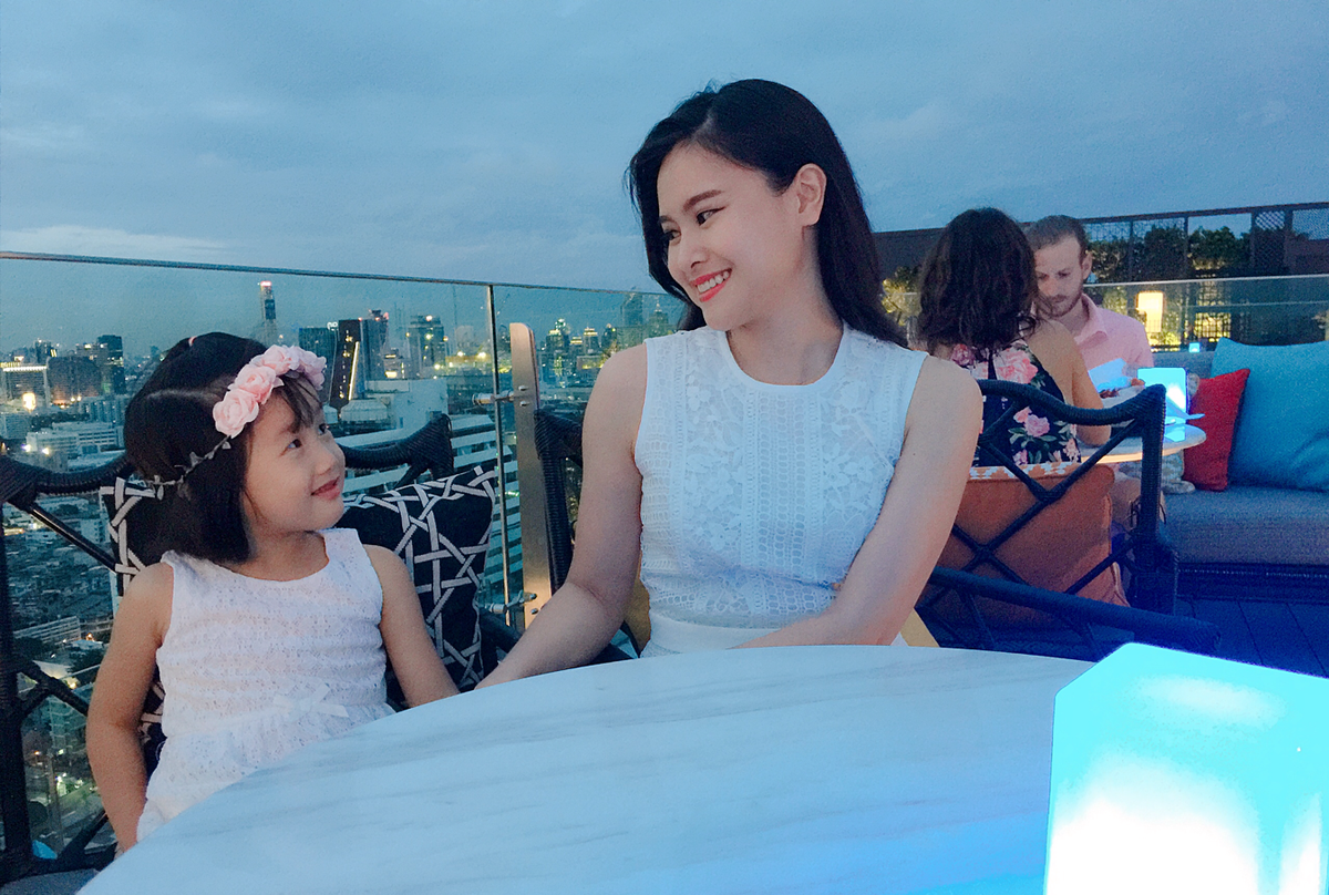 Những khoảnh khắc vô cùng đáng yêu của bà mẹ trẻ Khánh Ly và cô con gái tài năng Phạm Mina.