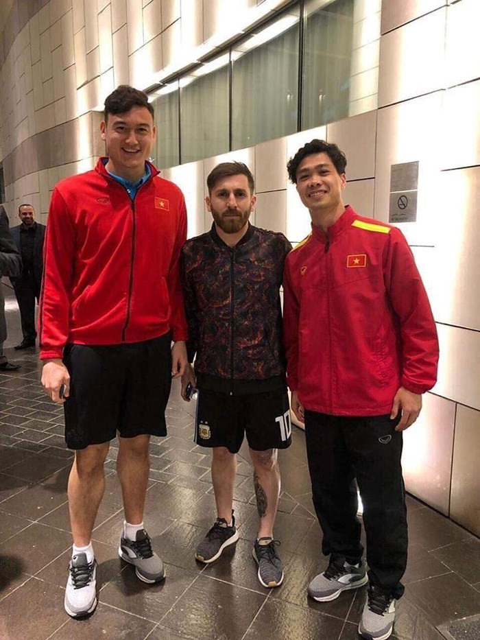 Su that tam anh Cong Phuong, Van Lam chup chung cung Messi-Hinh-2