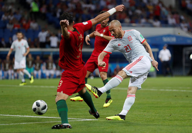 Bo Dao Nha 3 - 3 Tay Ban Nha: Ronaldo sam vai nguoi hung bang hat-trick-Hinh-9