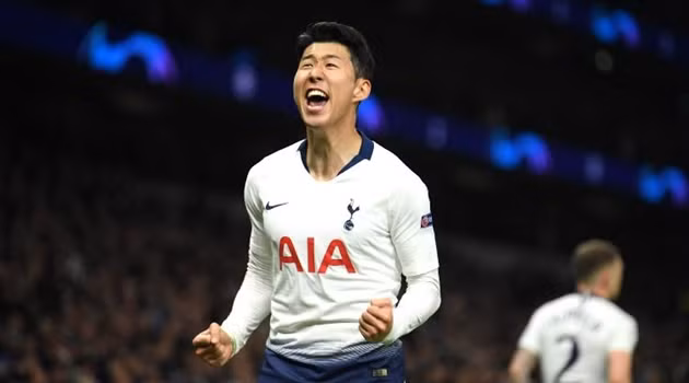 The Sun cho biết, Napoli cũng đang cố gắng để đàm phán với Son Heung-min. Những kết quả gần đây của Partenopei không thể khiến Chủ tịch Aurelio de Laurentiis cảm thấy hài lòng và ông sẵn sàng chi đậm ngay trong phiên chợ mùa đông sắp tới.