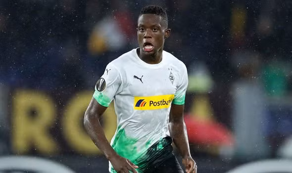  Chuyển nhượng cầu thủ từ The Sun, đại diện của Zakaria trải qua nhiều cuộc đàm phán với những đội bóng quan tâm đến cầu thủ 22 tuổi. Số lượng câu lạc bộ muốn có sự phục vụ của CLB Borussia Monchengladbach ngày một tăng lên. Hiện tại, bên cạnh MU, thì Liverpool, Arsenal hay Bayern Munich đều đã tham gia vào thương vụ này.