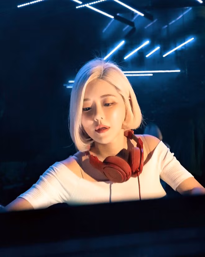 Dù năm nay đã 35 tuổi nhưng với vẻ ngoài tươi trẻ, DJ Soda vẫn luôn cuốn hút mỗi khi xuất hiện tại các sự kiện âm nhạc và lễ hội.