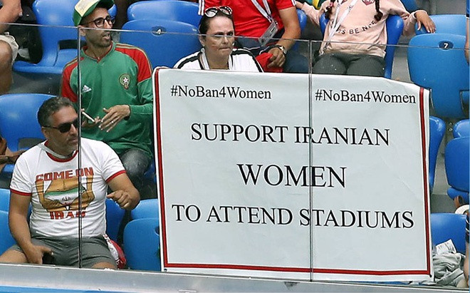 Những CĐV Iran đã cố hết sức để ủng hộ nữ quyền.