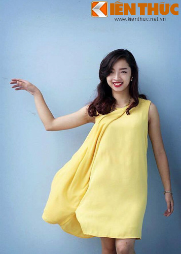 Bên cạnh việc học giỏi, người ta cũng thấy Vũ Linh xuất hiện trong vai trò một MC của Đài tiếng nói Việt Nam hay trong những chương trình văn nghệ của trường Đại học Luật. Với chất giọng truyền cảm và đi vào lòng người, cô gái xinh đẹp này hoàn thành tốt với đam mê của mình.