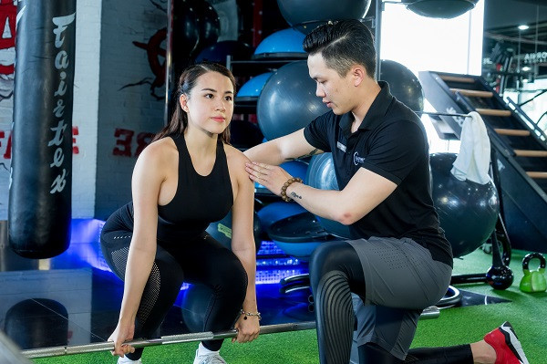 Trong quá trình hướng dẫn học viên, những "đụng chạm" là điều không thể tránh khỏi, chính vì vậy nhiều PT trẻ đã rơi vào sự cám dỗ về mặt thể xác của chính học viên của mình như trường hợp vừa qua của HLV phòng Gym tại TP HCM.