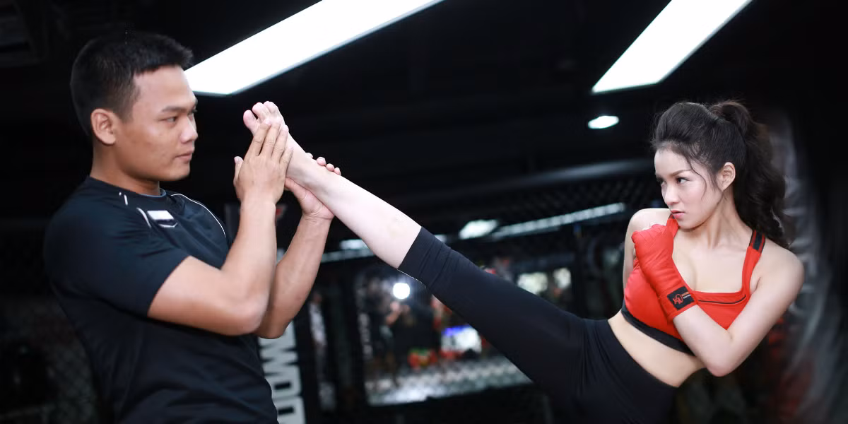 Còn anh Nguyễn Tùy, 26 tuổi (nghệ danh Martin Nguyen) chia sẻ rằng: "PT là một nghề có triển vọng, mang lại thu nhập tốt với những bạn có nền tảng kỹ thuật chuyên môn tốt, có kiến thức về dinh dưỡng và mắt thẩm mỹ, siêng năng."