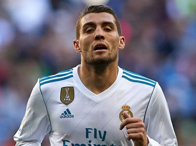 Theo như thông tin được cung cấp, Chelsea đang có những liên hệ với Real Madrid để chiêu mộ tiền vệ Mateo Kovacic.