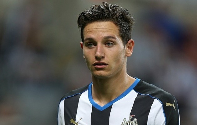 Arsenal đang lên kế hoạch chiêu mộ sao đang tỏa sáng trong màu áo Marseille đó là Florian Thauvin với giá 18,35 triệu bảng.