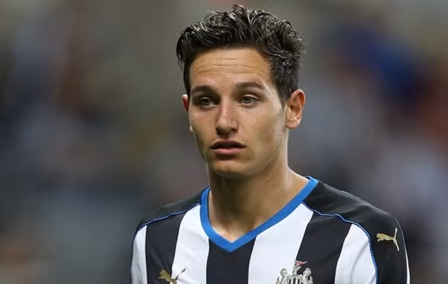 Arsenal đang lên kế hoạch chiêu mộ sao đang tỏa sáng trong màu áo Marseille đó là Florian Thauvin với giá 18,35 triệu bảng.