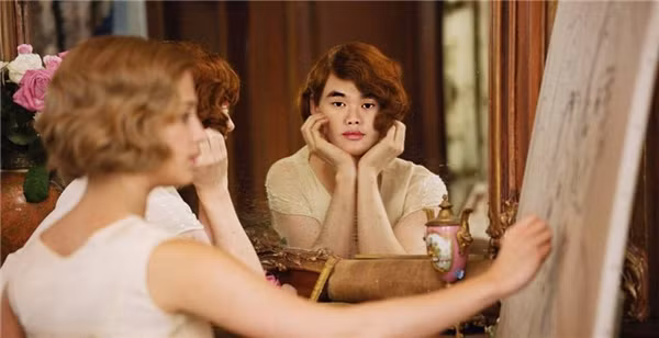 Ngoài việc được chế ảnh ghép mặt những nhân vật nổi tiếng, mỹ nhân mặt đẹp này còn được chọn làm mẫu để những họa sĩ vẽ lại.