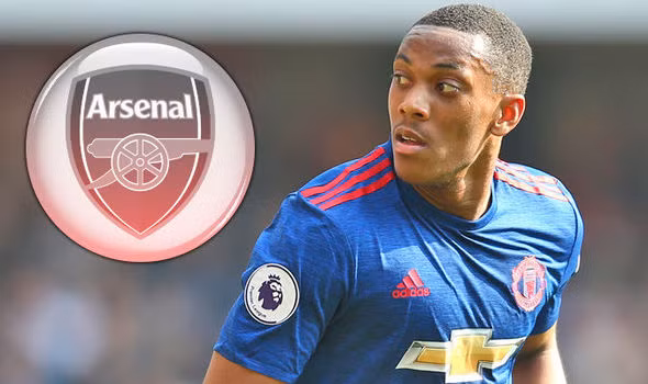 Arsenal đưa Martial vào tầm ngắm. Truyền thông Anh vừa hé lộ, Arsenal đã đề nghị Man Utd thông báo mọi diễn biến liên quan đến chuyện tương lai của Anthony Martial. Tiền đạo người Pháp đã nằm trong tầm ngắm của HLV Wenger từ khá lâu và trong kỳ chuyển nhượng Hè vừa qua "Giáo sư" cũng từng ngỏ ý muốn có Martial.