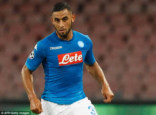 Liverpool có cơ hội chiêu mộ Ghoulam: Tín hiệu vui cho Liverpool khi hậu vệ trái Ghoulam đã từ chối gia hạn hợp đồng với Napoli. Hợp đồng của Ghoulam sẽ hết hạn vào cuối mùa và như thế Liverpool có thể đàm phán với hậu vệ 26 tuổi này vào tháng 1 tới. Ảnh: Getty Images