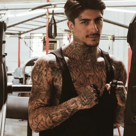 Daniel Bamdad là anh chàng người mẫu Mỹ được nhiều người yêu quý và mệnh danh là nam thần của những hình xăm.