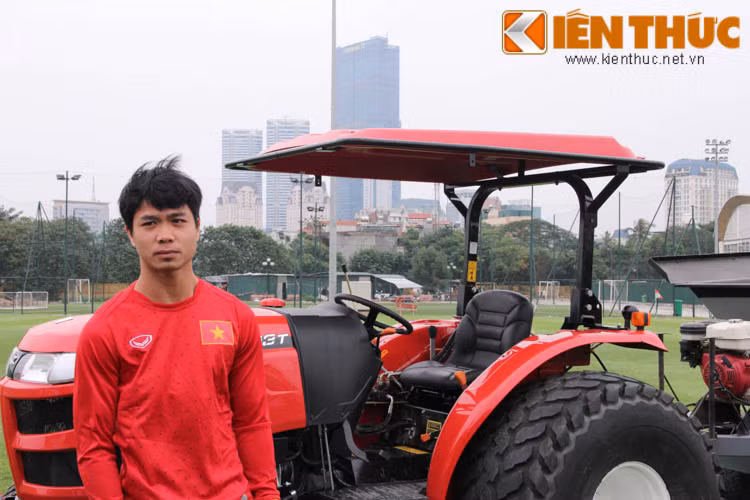 Khi được hỏi về đất nước và con người Nhật Bản, nơi Công Phượng vào có cuộc viếng thăm để chuẩn bị cho việc sang thi đấu thì "Messi phố Núi" nói rằng: "Nhật Bản là đất nước hết sức văn minh, con người nơi đây làm việc hết sức khoa học và họ cũng đam mê bóng đá không kém gì những đất nước khác.