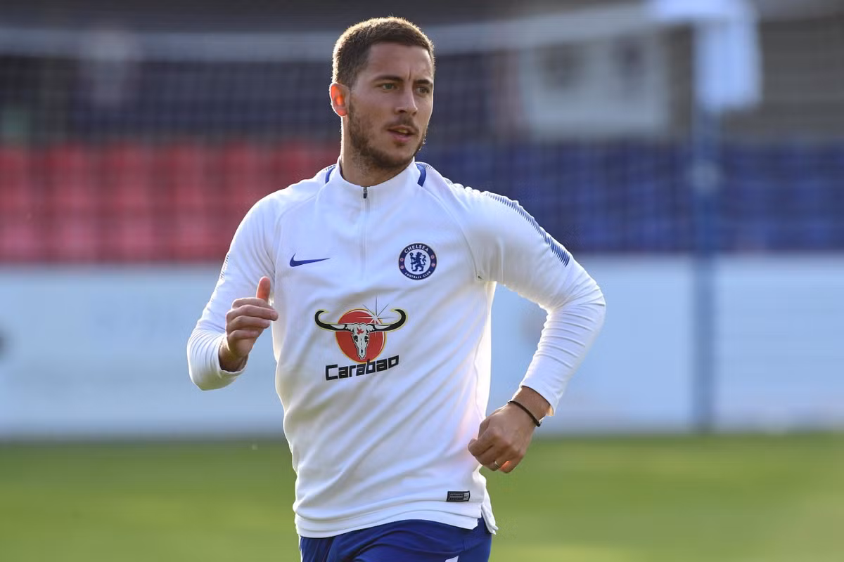 Conte không mạo hiểm với Hazard: HLV Antonio Conte cho biết, ông sẽ không mạo hiểm sử dụng Eden Hazard trong trận đấu với Qarabag tại Champions League khi anh cần thêm thời gian để thực sự sẵn sàng. “Chúng tôi không được phép để xảy ra những sai lầm ngu ngốc”, ông nói. Ảnh: Goal