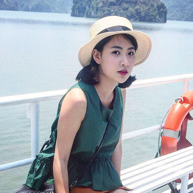 Biết rằng, Minh Trang đang ở chế độ "cô đơn" chắc chắn nhiều cánh mày râu đang cười thầm mình còn cơ hội để sở hữu trái tim của cô nàng. Nhưng hy vọng đó nhanh chóng bị dập tắt bởi thông tin, nữ diễn viên này đã "đóng cửa trái tim" 2 năm nay.