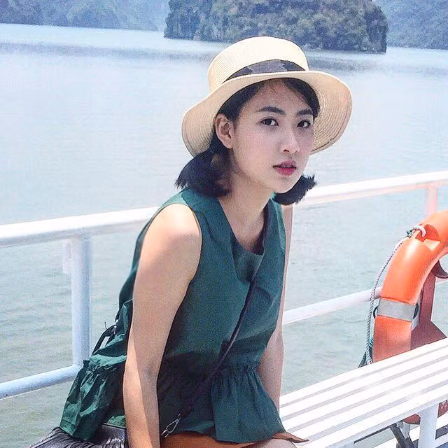 Biết rằng, Minh Trang đang ở chế độ "cô đơn" chắc chắn nhiều cánh mày râu đang cười thầm mình còn cơ hội để sở hữu trái tim của cô nàng. Nhưng hy vọng đó nhanh chóng bị dập tắt bởi thông tin, nữ diễn viên này đã "đóng cửa trái tim" 2 năm nay.