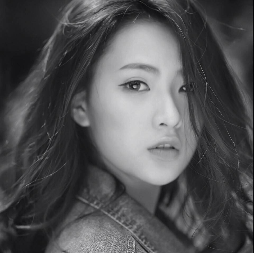 Lý do dẫn tới việc "khép lòng" của Minh Trang được cô bạn giải thích đó là vì câu nói của "crush". Cụ thể, chàng trai của nữ diễn viên này đã từng nói: "Em có biết cách nói chuyện vô tư ấy rất dễ làm con trai nghĩ rằng em thích họ không?".