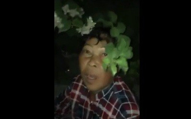 Hai me con hoi nuoc ngot tu xe hang gap nan bi 'nem da' toi boi-Hinh-2