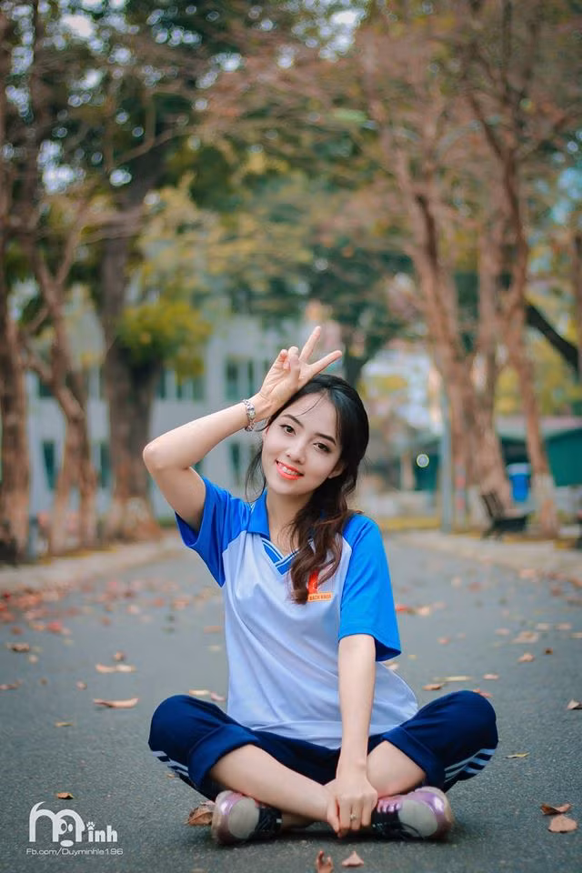 Dù vậy, Linh vẫn im lặng, cô bạn chỉ mong mọi thứ nhanh chóng quá đi để cô được trở về với cuộc sống của một nữ sinh bình thường như trước đây.