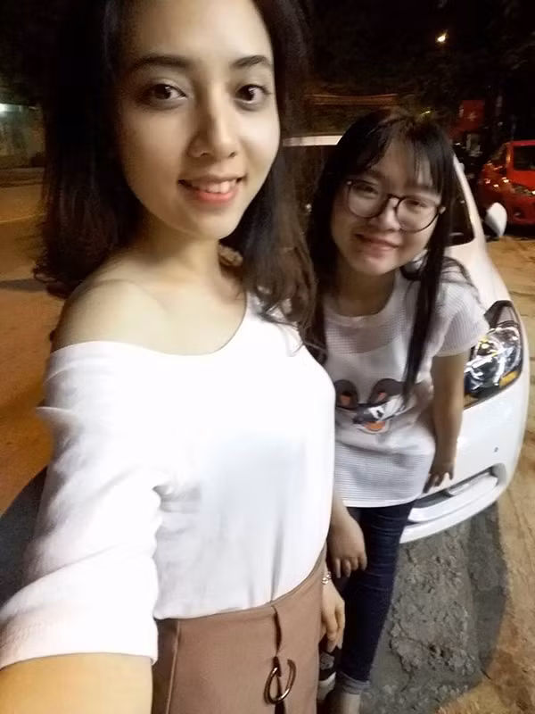 Về việc được nhiều người nói giống với hoa hậu Kỳ Duyên, Linh cho đó là một vinh dự lớn với mình. Tuy nhiên, cô bạn không dám nhận những lời tán thưởng của cộng đồng mạng.