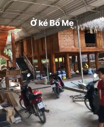 Ai ai cũng nhanh tay bình luận về cuộc sống nơi xứ Mường trước khi trở thành "ngôi sao sân cỏ" của Tiến Dũng, cũng như là khen anh chàng là một người sống tình nghĩa, hiếu thuận bởi dù đã nổi tiếng nhưng Tiến Dũng vẫn không quên quay về quê hương để cùng ăn bữa cơm gia đình vào mùa gặt.