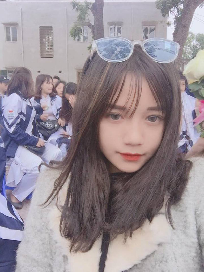 Việt Hà chia sẻ thêm, cô bạn khá tự hào khi trong mình đang chảy dòng máu "con lai". Ông của Hà là người Trung Quốc, bố của cô là con lai Việt - Trung nên đương nhiên cô mang trong mình dòng máu lai "chính hiệu".